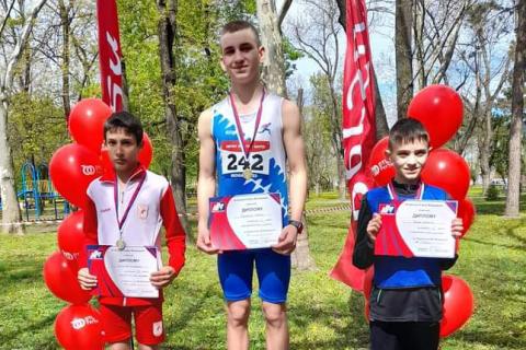 Zapaženi nastupi Spartakovih atletičara na krosu u Zrenjaninu Zapaženi nastupi Spartakovih atletičara na krosu u Zrenjaninu