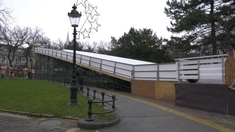 Ledeni tobogan u centru grada počeo sa radom