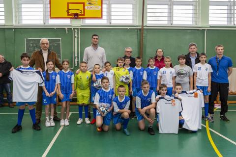 Dodeljena sportska oprema fudbalskim klubovima Bikovo i Udarnik