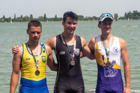 Sergej Čipak osvaja zlatnu medalju na Prvenstvu Srbije za juniore u veslanju