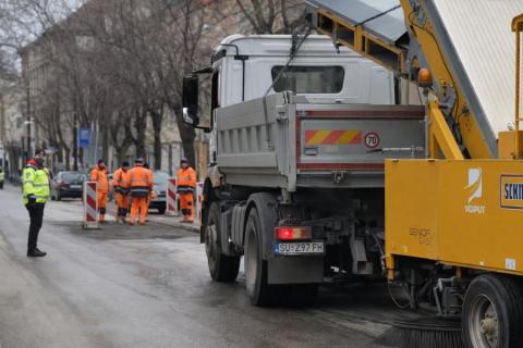 Rekonstrukcija Vuka Karadžića pri kraju, u gradu pojačana sanacija kolovoza Rekonstrukcija Vuka Karadžića pri kraju, u gradu pojačana sanacija kolovoza